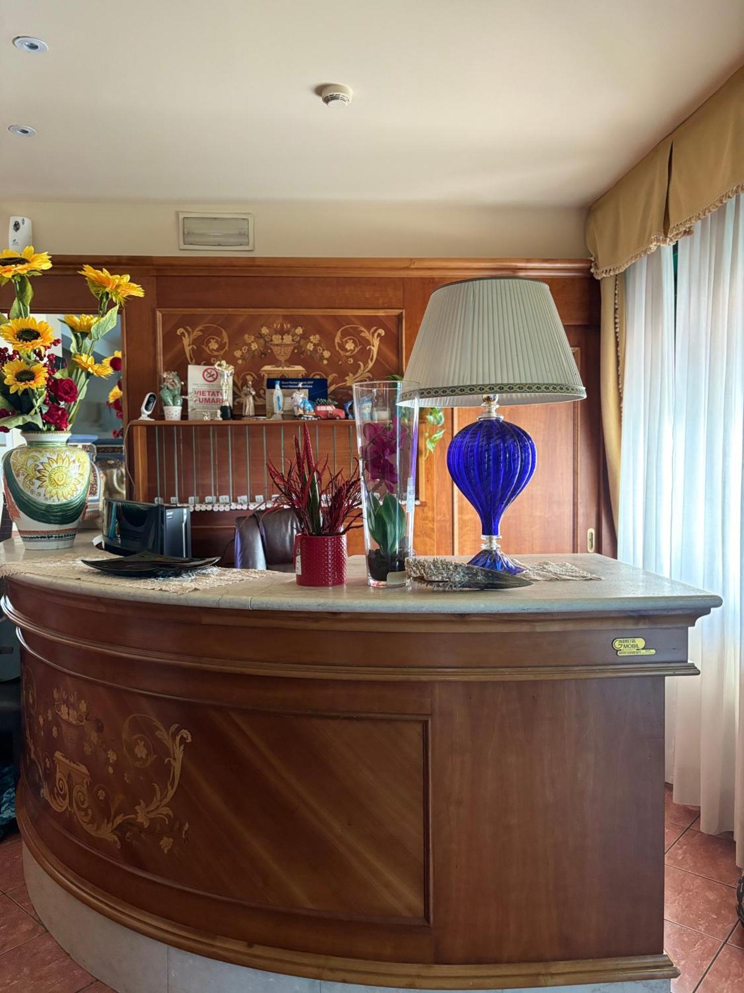 Hotel Ristorante Amalfitana Dello Zewnętrze zdjęcie